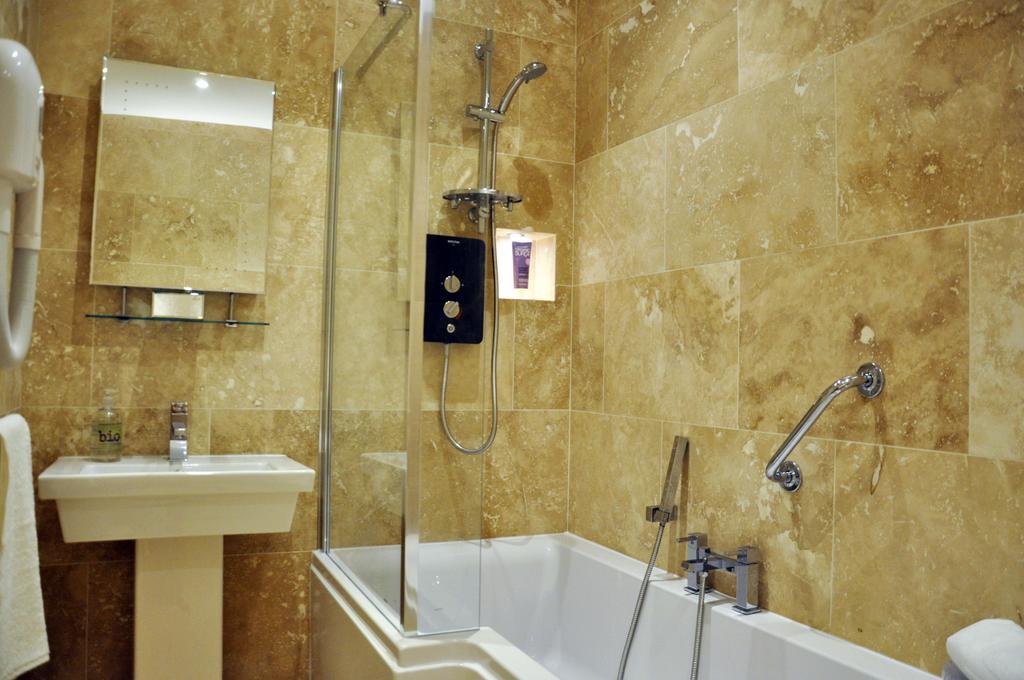 Bove Town House Apartments Glastonbury Room photo